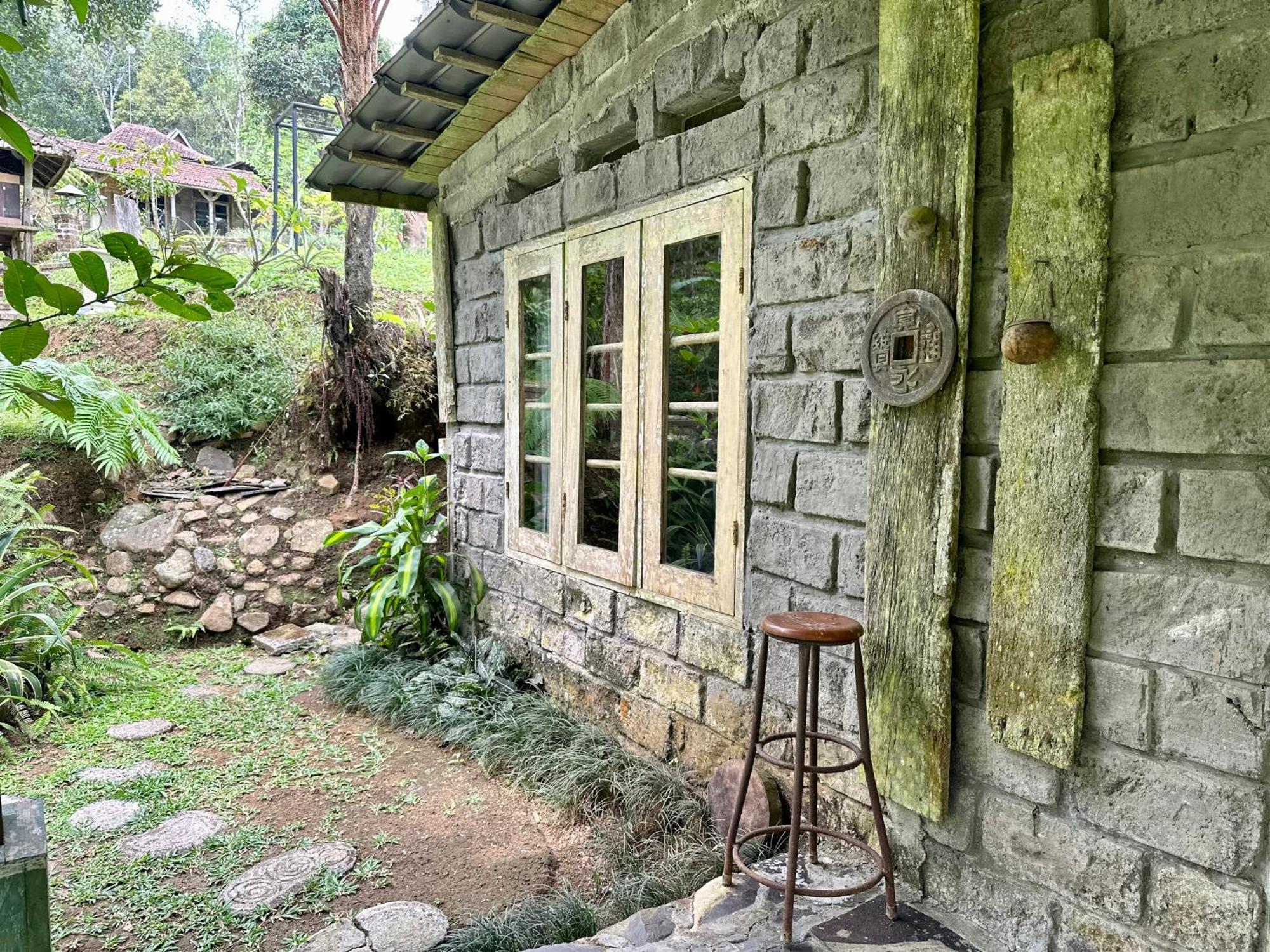 Oemah Tepi Sawah Lodge *